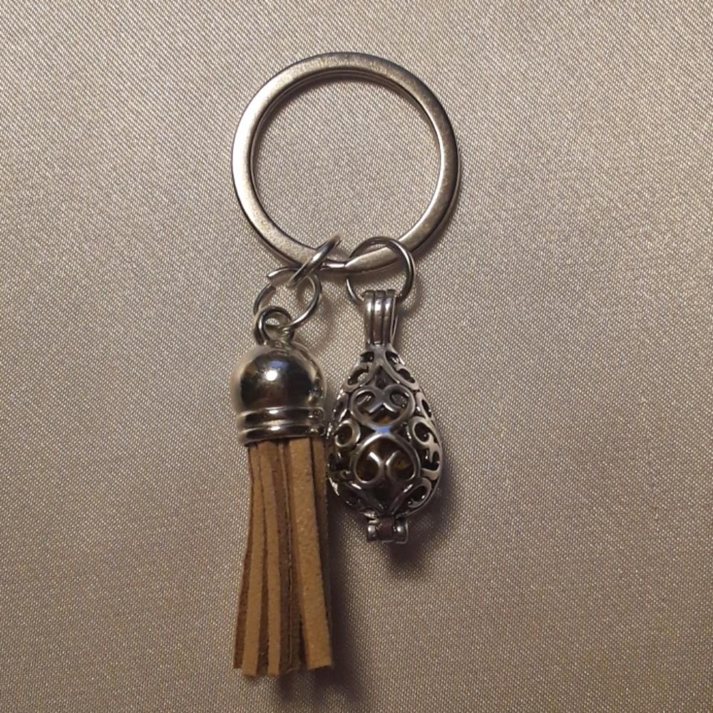 Essential Oil Diffuser Keychains - Picture 5 of 8
